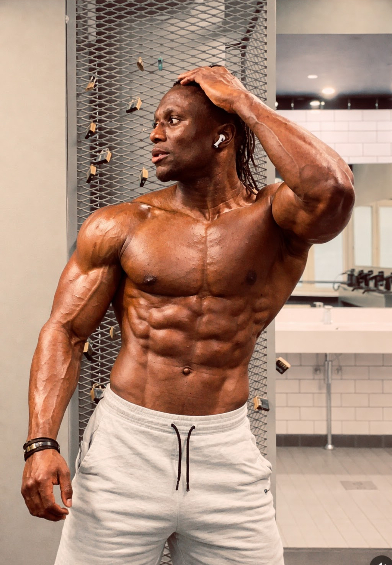 GeorgeFit personal trainer in the gym
